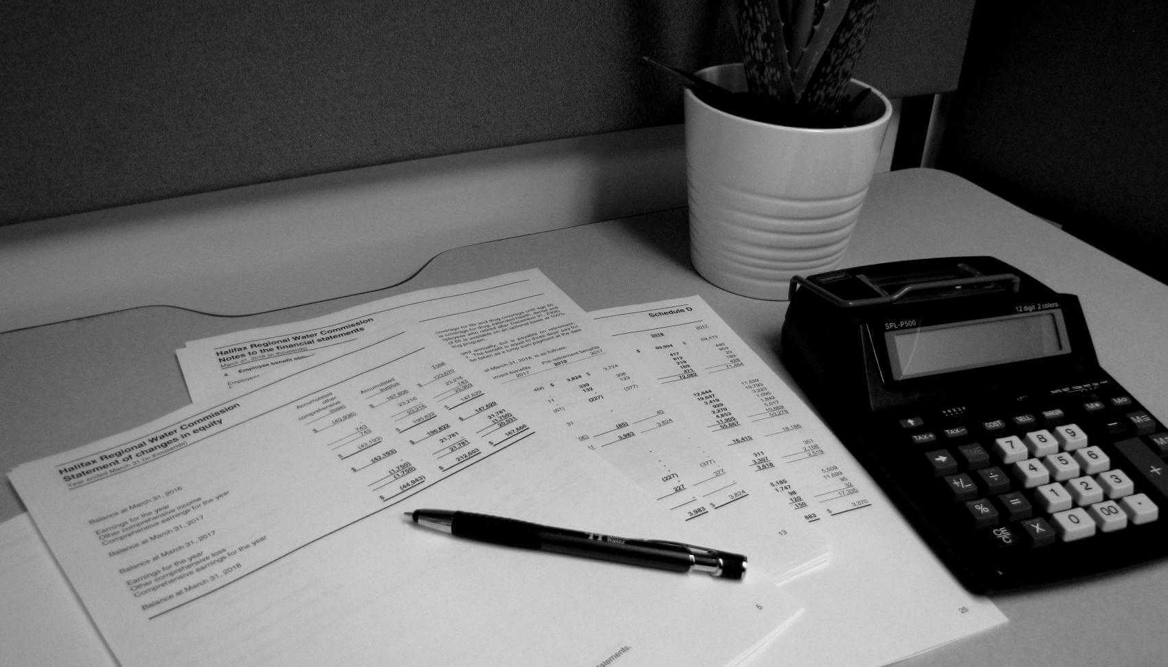 picture of paper bills and a calculator