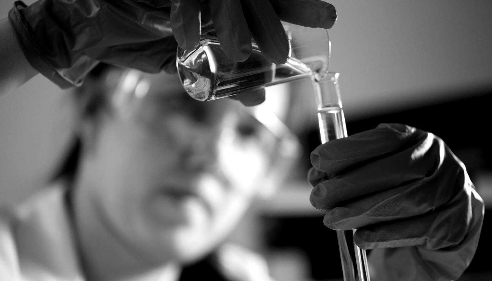 Banner Image - Blue-Green Algae Monitoring - Water Test in a Lab - Female Scientist - AdobeStock_135365154