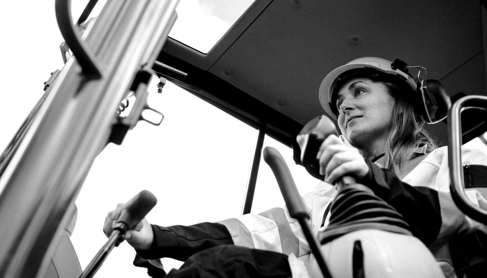 Banner Image - Get the Lead Out On Your Own with Rebate - Female Excavator Operator - AdobeStock_233418742